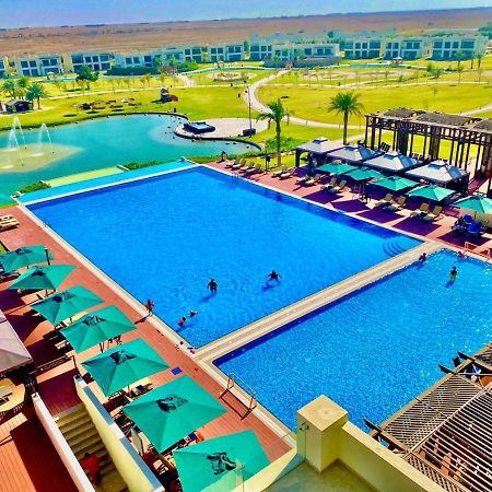 เรทาจ ซัลวา รีสอร์ต แอนด์ สปา Hotel โดฮา ภายนอก รูปภาพ The pool at the Al-Jazair Resort