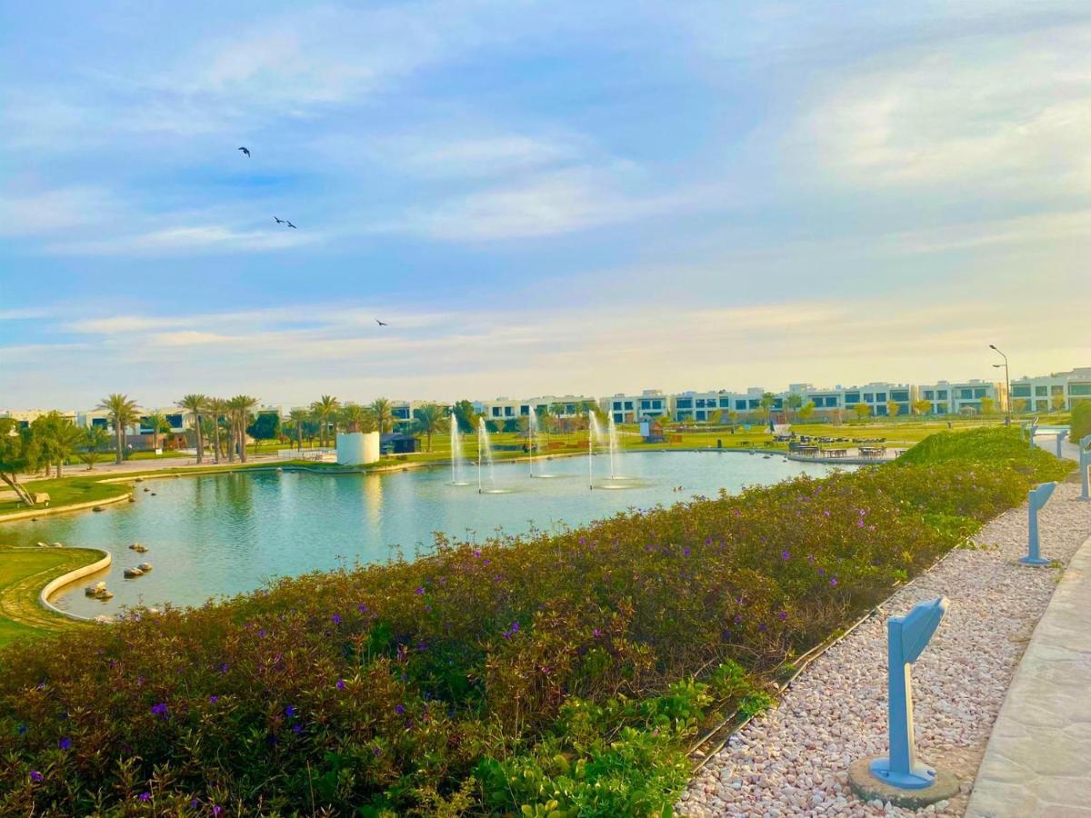 เรทาจ ซัลวา รีสอร์ต แอนด์ สปา Hotel โดฮา ภายนอก รูปภาพ View of the lake at Al-Shaqra