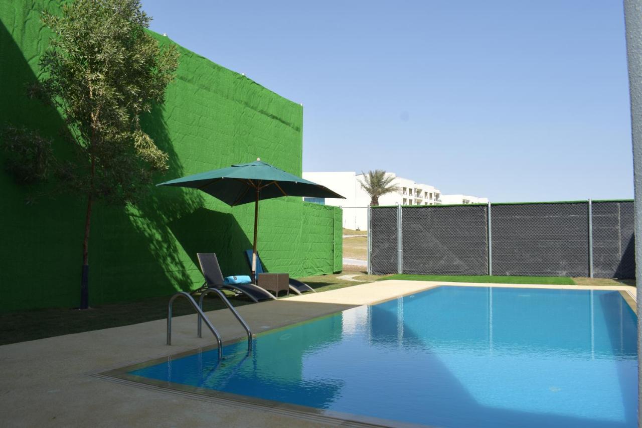 เรทาจ ซัลวา รีสอร์ต แอนด์ สปา Hotel โดฮา ภายนอก รูปภาพ A swimming pool in a private garden