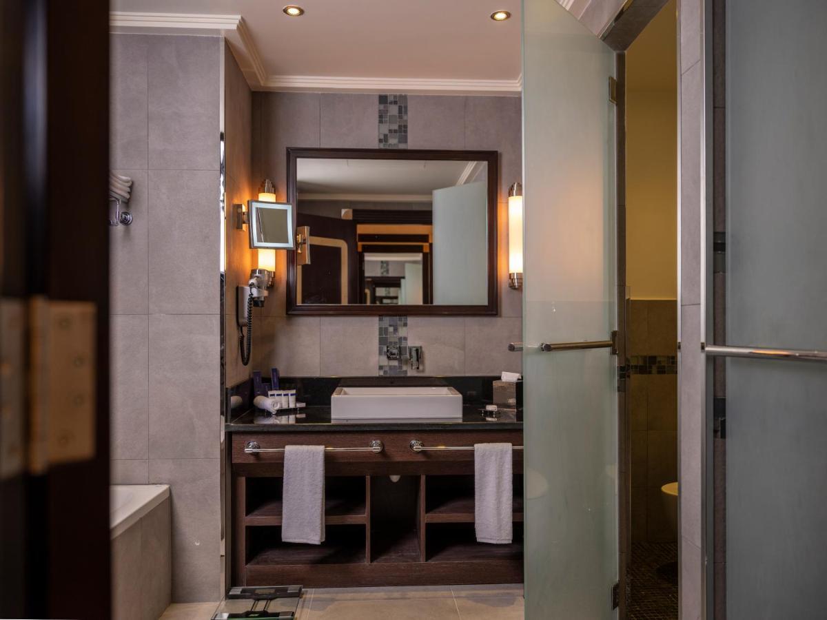 เรทาจ ซัลวา รีสอร์ต แอนด์ สปา Hotel โดฮา ภายนอก รูปภาพ Bathroom