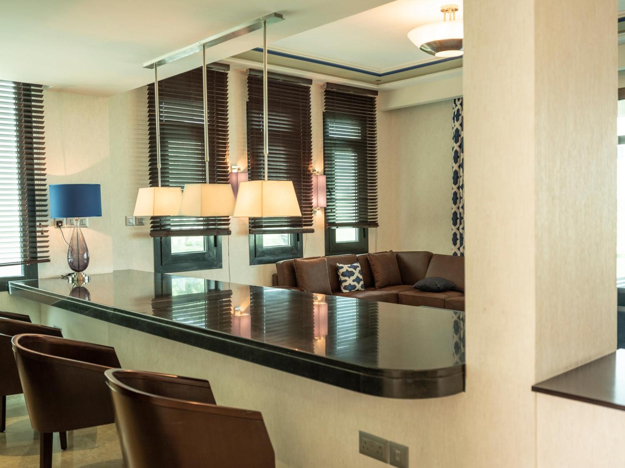 เรทาจ ซัลวา รีสอร์ต แอนด์ สปา Hotel โดฮา ภายนอก รูปภาพ A modern interior