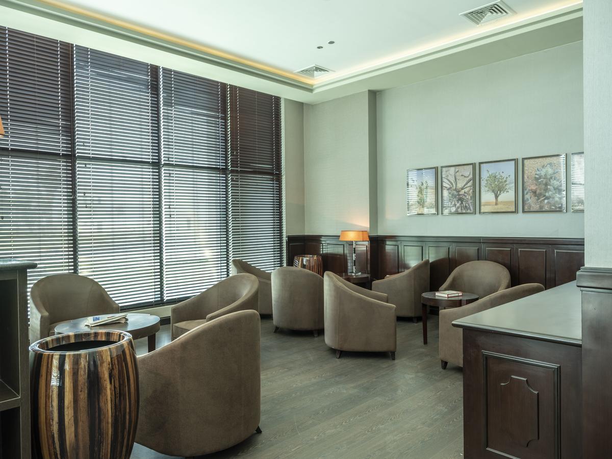 เรทาจ ซัลวา รีสอร์ต แอนด์ สปา Hotel โดฮา ภายนอก รูปภาพ The lounge at the airport