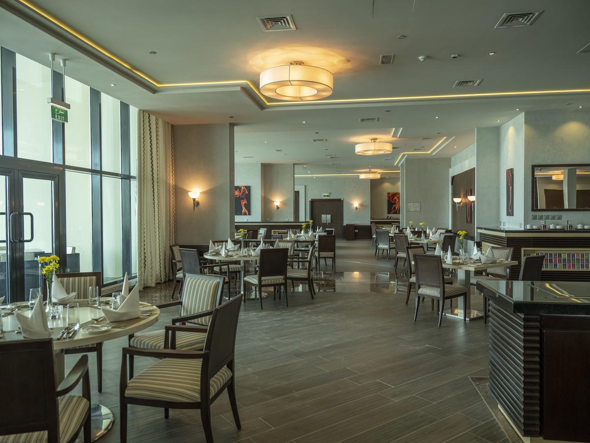 เรทาจ ซัลวา รีสอร์ต แอนด์ สปา Hotel โดฮา ภายนอก รูปภาพ The restaurant at the hotel