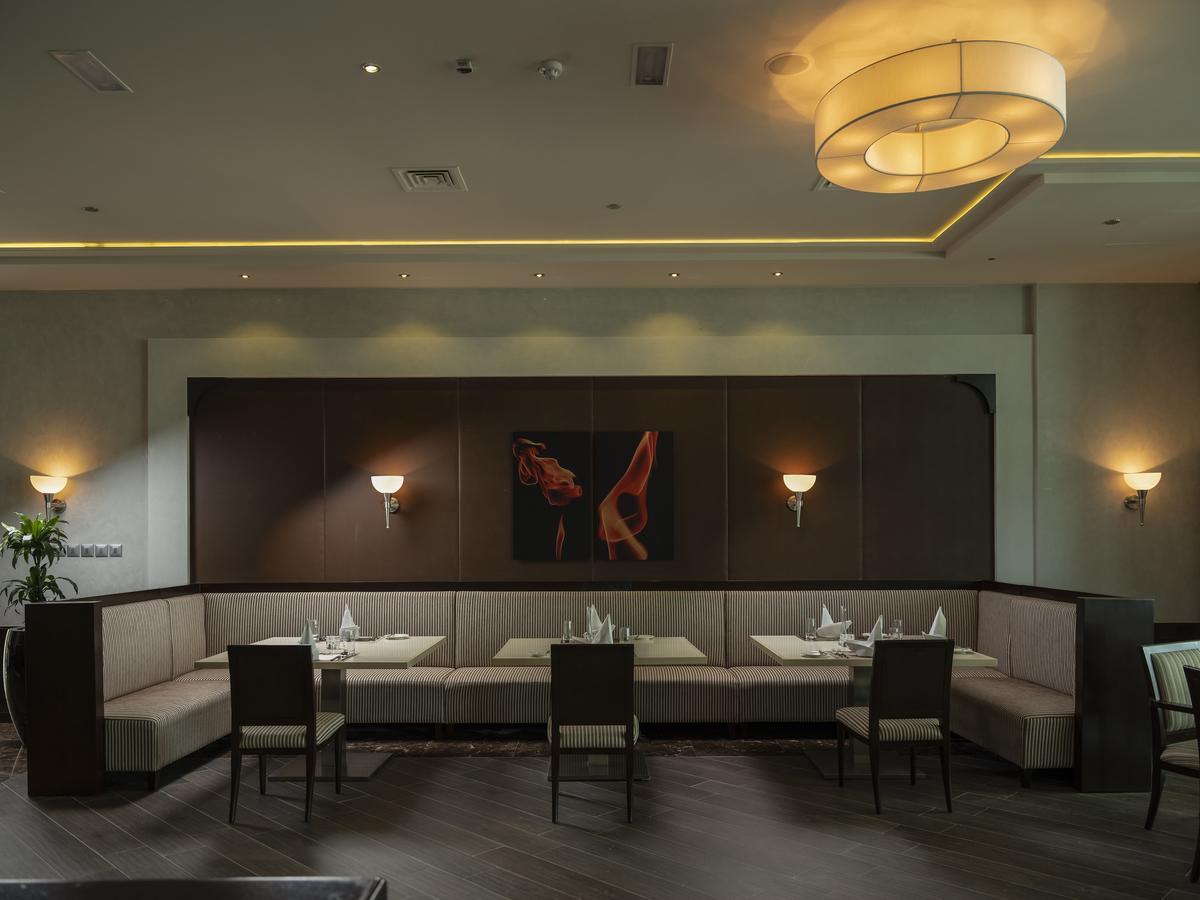 เรทาจ ซัลวา รีสอร์ต แอนด์ สปา Hotel โดฮา ภายนอก รูปภาพ The interior of the restaurant