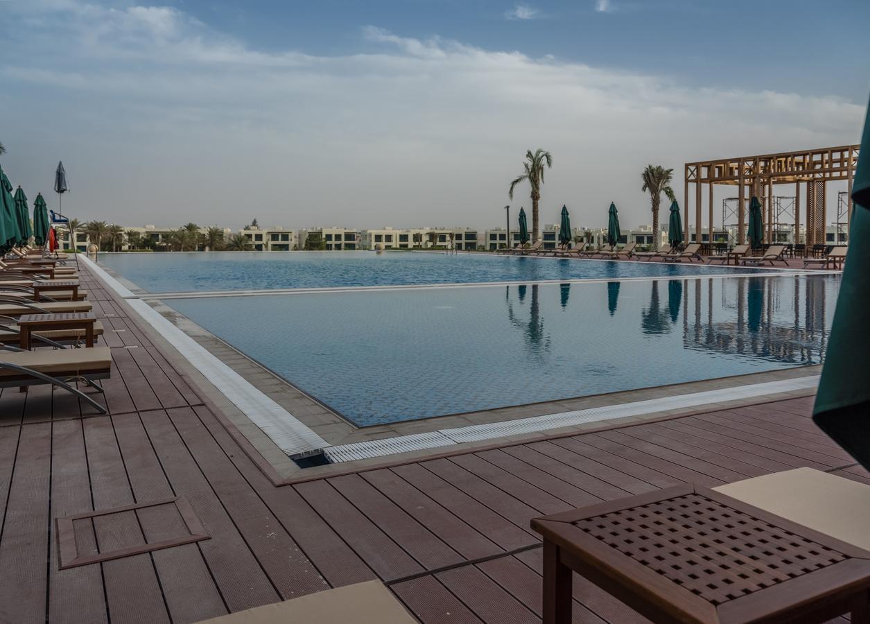 เรทาจ ซัลวา รีสอร์ต แอนด์ สปา Hotel โดฮา ภายนอก รูปภาพ The swimming pool at the Ritz-Carlton, Dubai