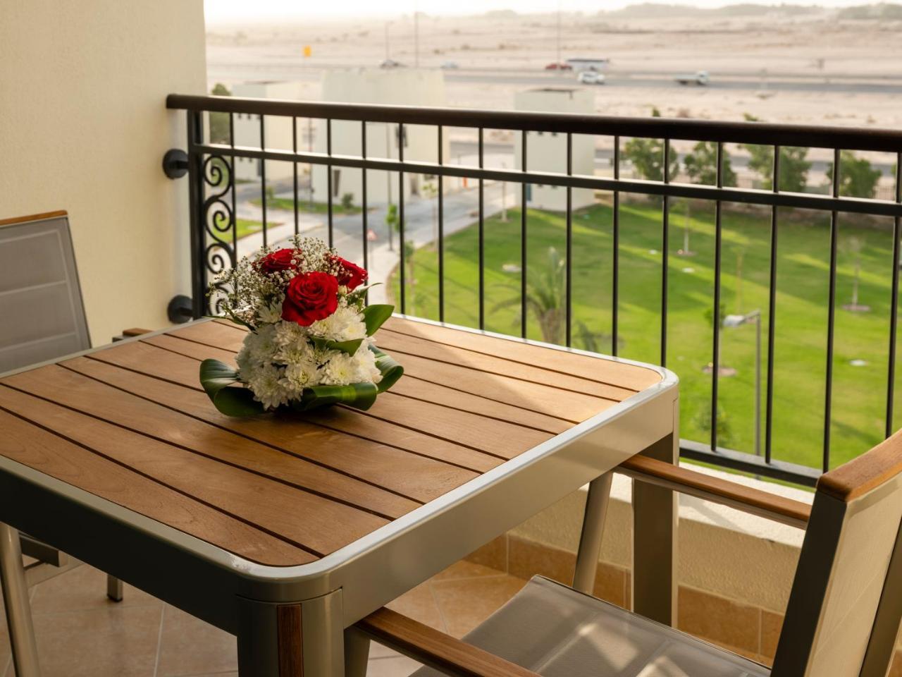 เรทาจ ซัลวา รีสอร์ต แอนด์ สปา Hotel โดฮา ภายนอก รูปภาพ A balcony